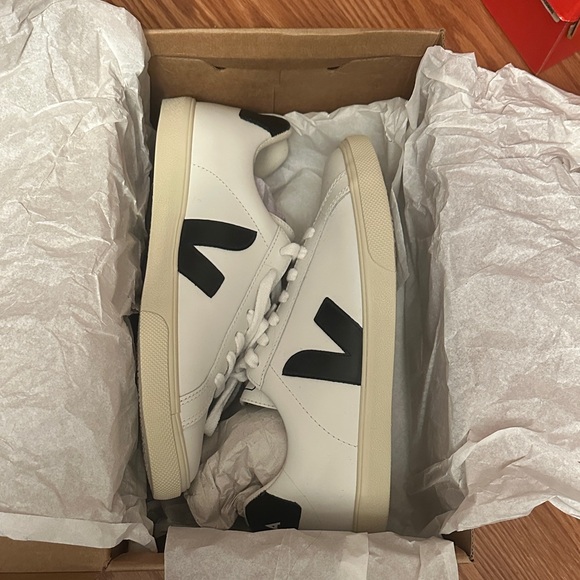Veja Shoes - Veja Cream and Black Casual Sneakers